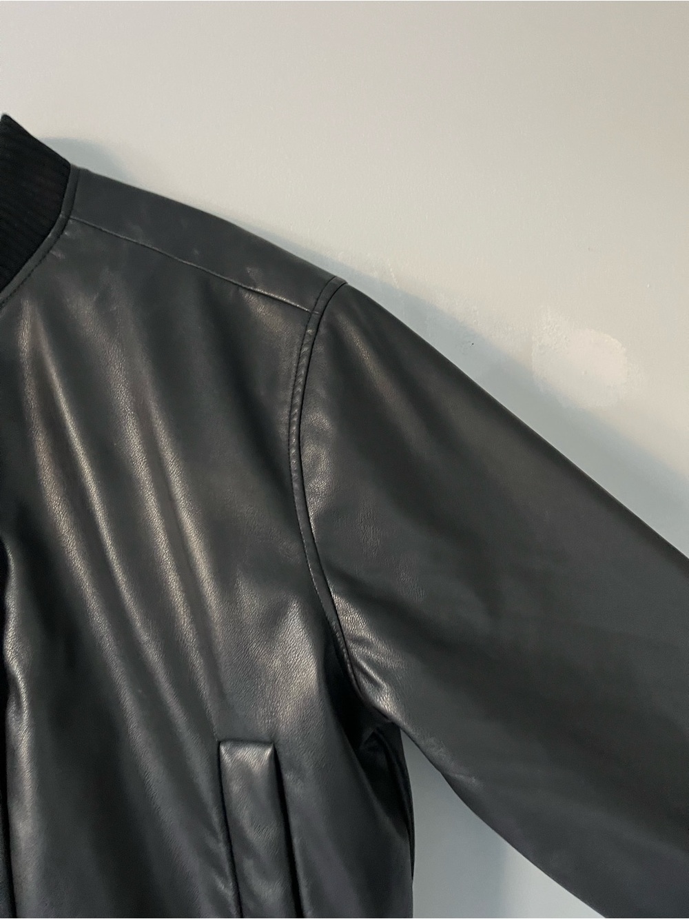 Abercrombie & Fitch Black vegan Leather cropped Bomber Jacket - Picture 5 of 14